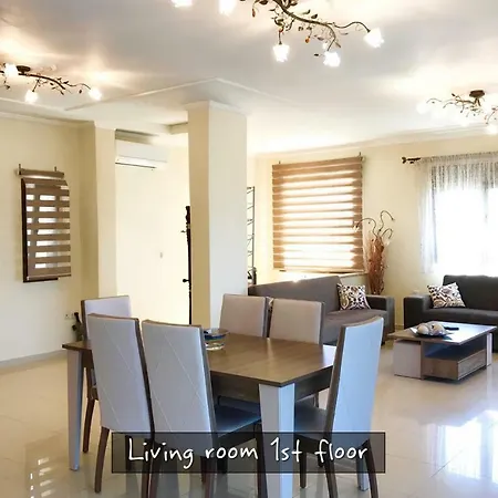 Traditional Private Case de vacanță *