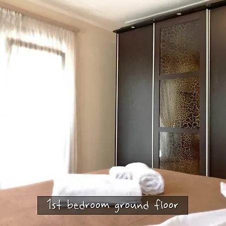 Traditional Private Case de vacanță