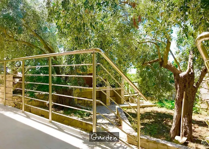 Traditional Private *